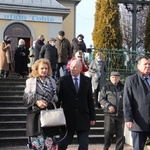 Pawęzów. Odsłonięcie tablicy upamiętniającej śp. Wiktorię Olszówkę z domu Boruch