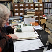  Prowadzona przez panią Marię kronika parafialnej biblioteki to skarbnica wiedzy.
