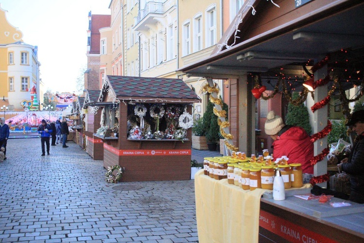 "Baśniowe domki" na opolskim jarmarku bożonarodzeniowym