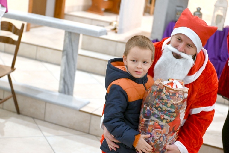 Dzierżoniów. Biskup pomógł Mikołajowi