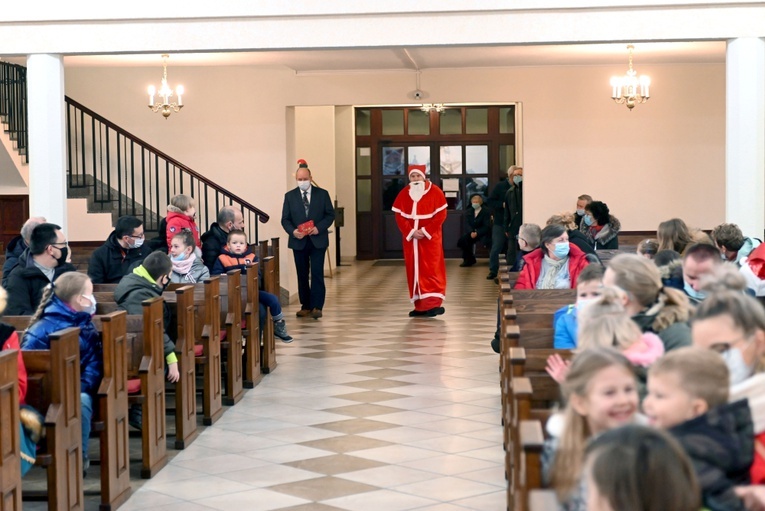 Dzierżoniów. Biskup pomógł Mikołajowi