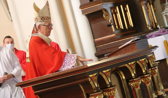 Chorzów. Odpust w parafii św. Barbary połączony z poświęceniem nowego ołtarza