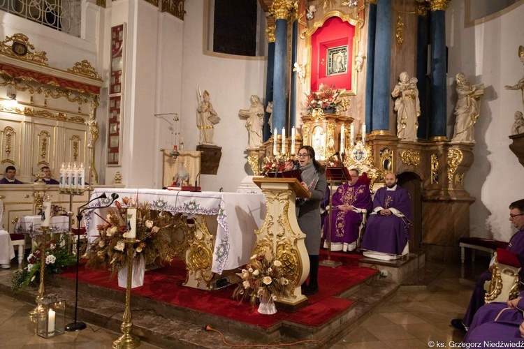 Młodzież u Pani Cierpliwie Słuchającej