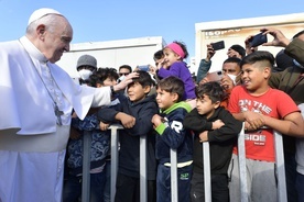 Papież Franciszek odwiedził migrantów na wyspie Lesbos 