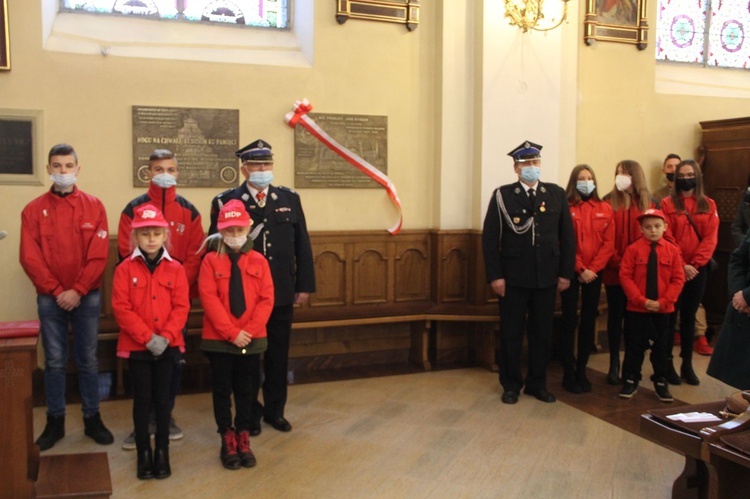 Olesno. Tablica upamiętniająca ks. prał. Jana Rybaka