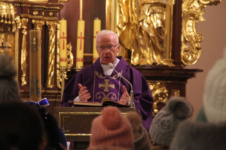 Olesno. Tablica upamiętniająca ks. prał. Jana Rybaka