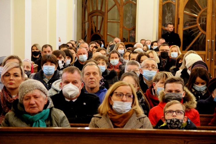 Olesno. Tablica upamiętniająca ks. prał. Jana Rybaka