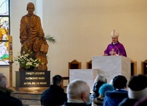 - Mamy głęboką ufność, że ten rok był czasem błogosławionym. Oddajemy się w opiekuńcze dłonie Boga, który przemawia do nas przez przykład św. Józefa - mówił bp Zieliński.