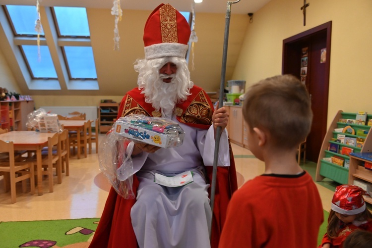 Św. Mikołaj w przedszkolu sióstr prezentek