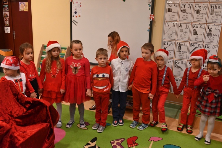 Św. Mikołaj w przedszkolu sióstr prezentek