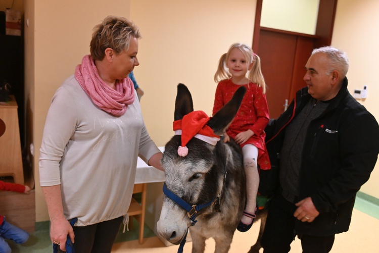 Św. Mikołaj w przedszkolu sióstr prezentek