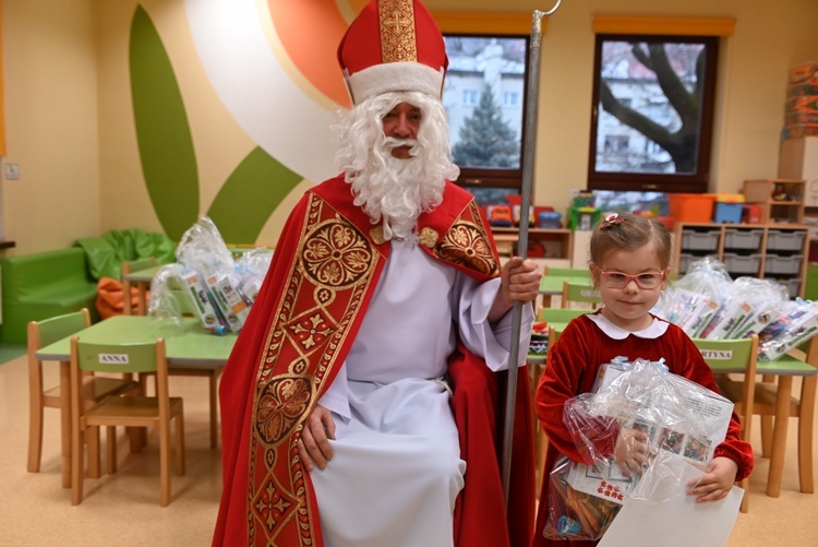 Św. Mikołaj w przedszkolu sióstr prezentek