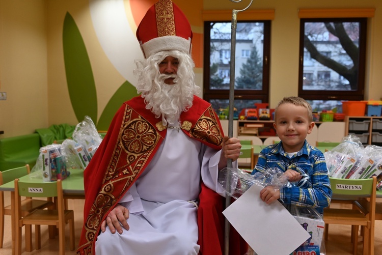 Św. Mikołaj w przedszkolu sióstr prezentek