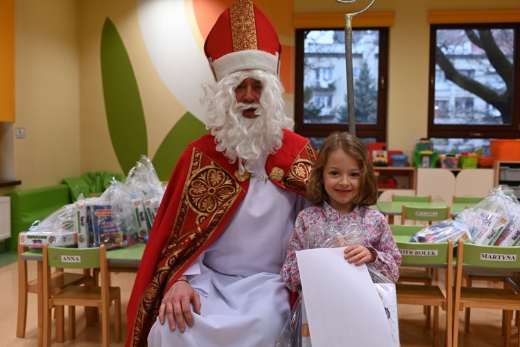 Św. Mikołaj w przedszkolu sióstr prezentek