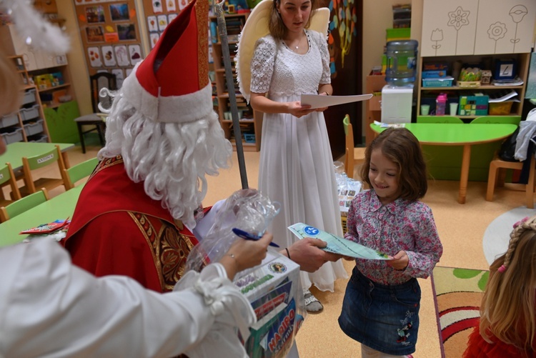 Św. Mikołaj w przedszkolu sióstr prezentek