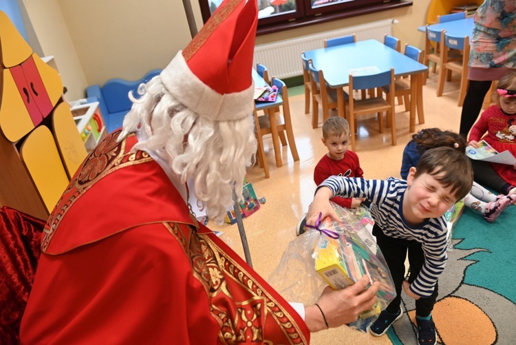 Św. Mikołaj w przedszkolu sióstr prezentek