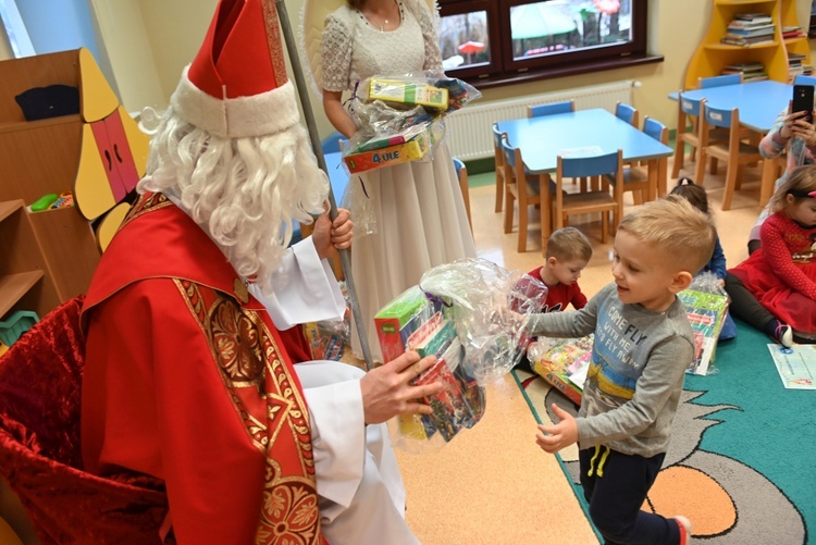 Św. Mikołaj w przedszkolu sióstr prezentek