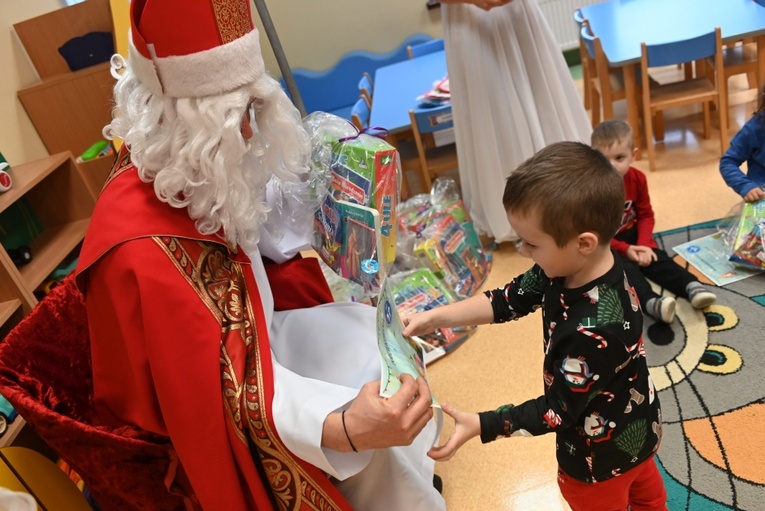 Św. Mikołaj w przedszkolu sióstr prezentek