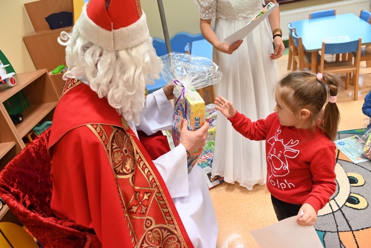 Św. Mikołaj w przedszkolu sióstr prezentek