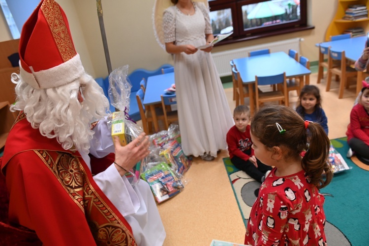 Św. Mikołaj w przedszkolu sióstr prezentek