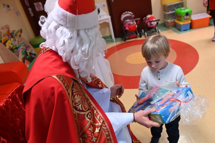 Św. Mikołaj w przedszkolu sióstr prezentek