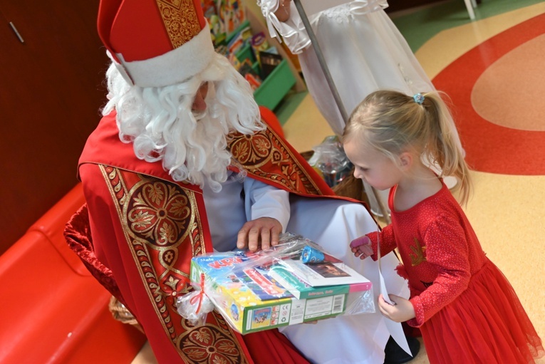 Św. Mikołaj w przedszkolu sióstr prezentek