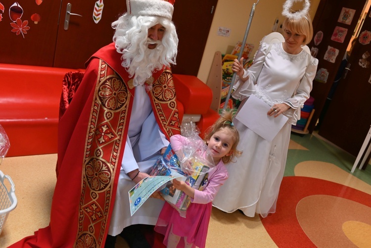 Św. Mikołaj w przedszkolu sióstr prezentek