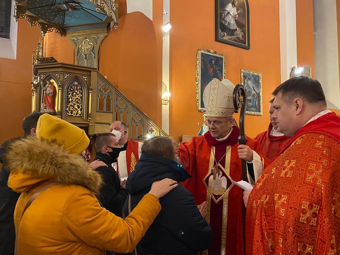 Bierzmowanie dorosłych w zielonogórskiej konkatedrze