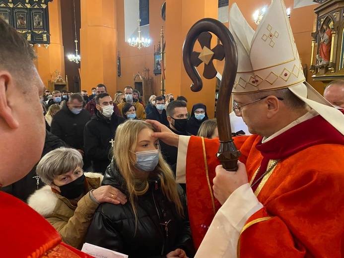 Bierzmowanie dorosłych w zielonogórskiej konkatedrze