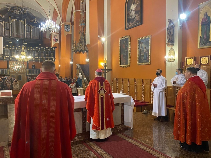 Bierzmowanie dorosłych w zielonogórskiej konkatedrze