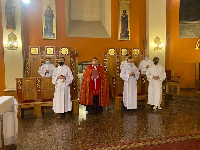 Bierzmowanie dorosłych w zielonogórskiej konkatedrze