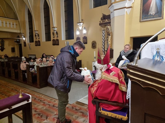 Święty Mikołaj w różnych miejscach diecezji