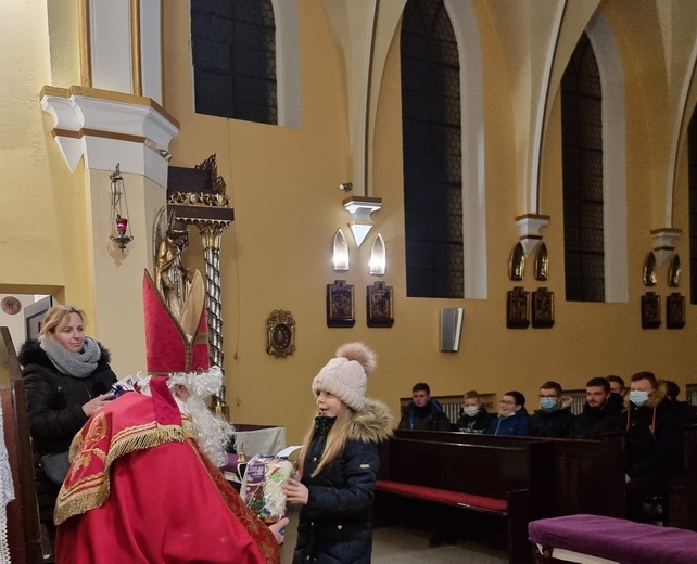 Święty Mikołaj w różnych miejscach diecezji