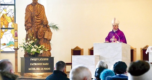 Dziękczynnej Eucharystii przewodniczył biskup pomocniczy archidiecezji gdańskiej.