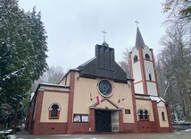 Na przestrzeni lat kościół był dwukrotnie rozbudowywany.