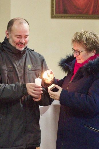 ▲	Małżonkowie  poznali nauczanie kard. Stefana Wyszyńskiego dotyczące małżeństwa i rodziny.