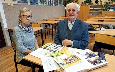 Teresa Lukosek i Kazimierz Bromer, instruktorzy krajoznawstwa PTTK. 