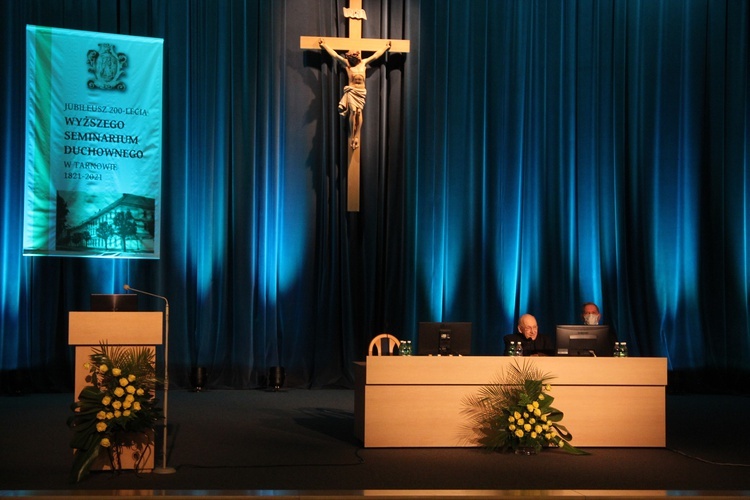 Tarnów. Konferencja "Człowiek istotą duchową"