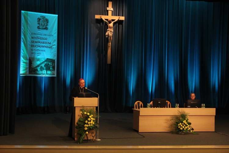 Tarnów. Konferencja "Człowiek istotą duchową"