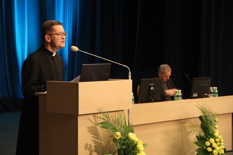 Tarnów. Konferencja "Człowiek istotą duchową"