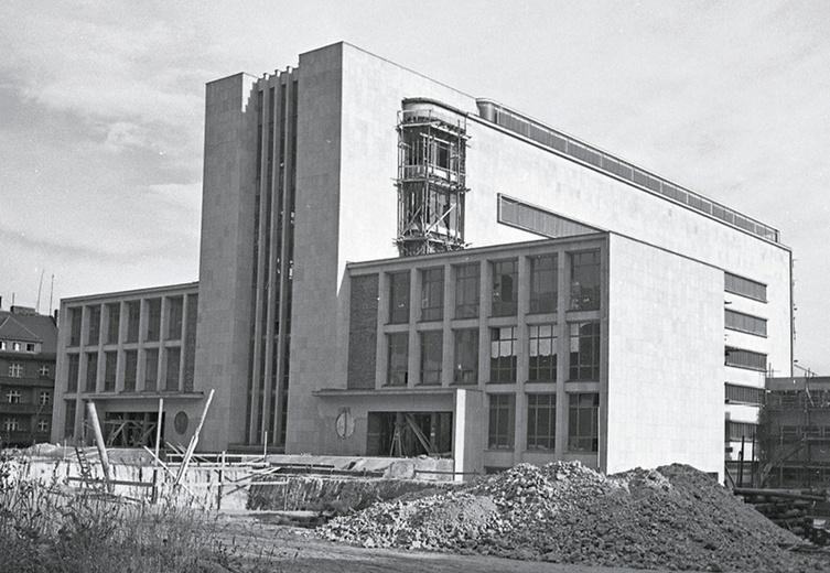 Gmach Muzeum Śląskiego w Katowicach.