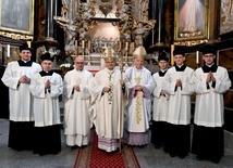 Grupowe zdjęcie po zakończeniu liturgii.