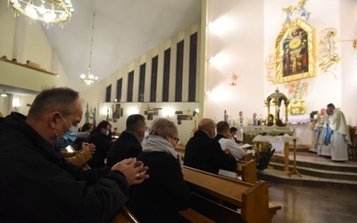 Zawierzenie parafii opiece św. Józefa.