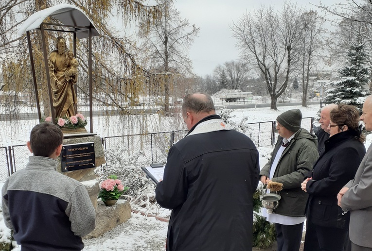 Dębica-Latoszyn. Św. Józef jak nowy, ale prośba wciąż ta sama