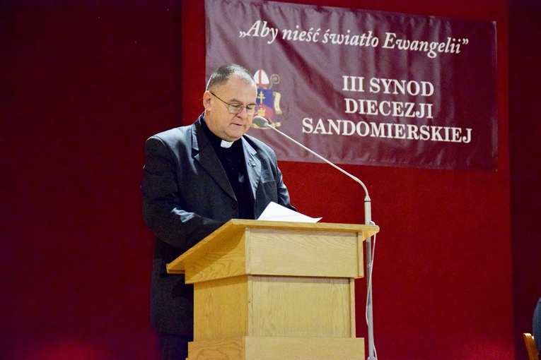 Obrady trzeciej sesji plenarnej Synodu