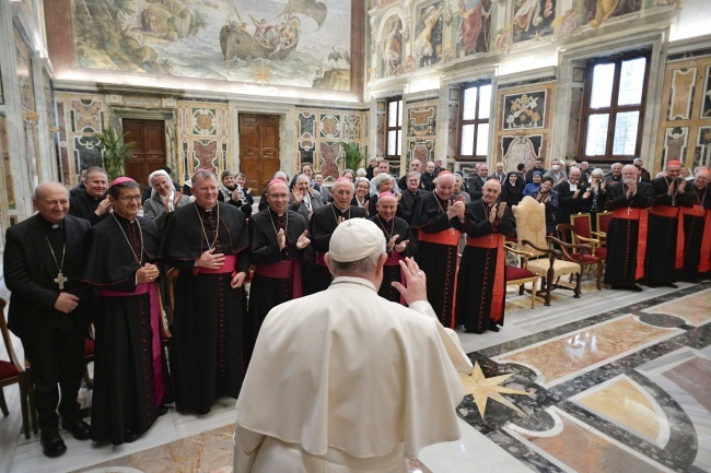 Franciszek do osób konsekrowanych: rozeznawajcie i towarzyszcie