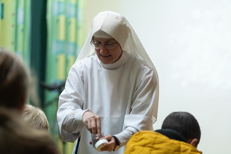 Ministranci budowali roboty