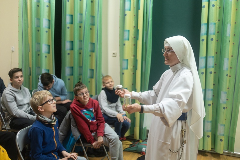 Ministranci budowali roboty