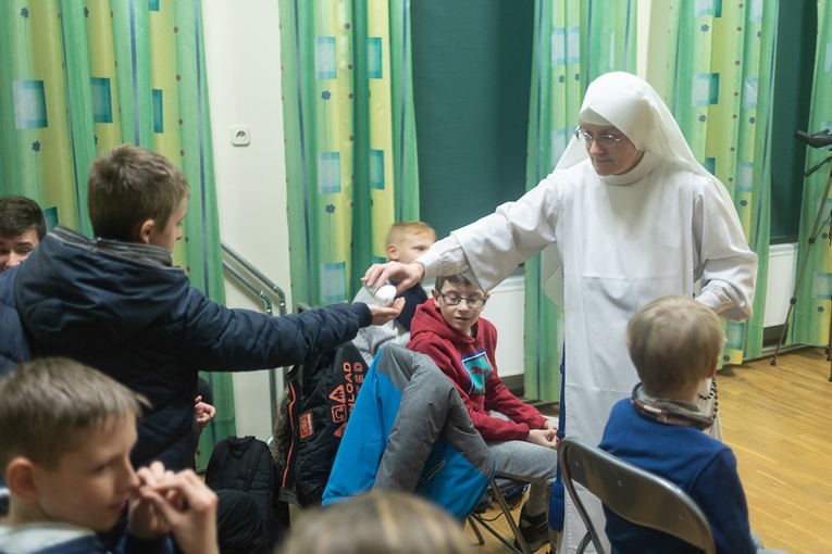 Ministranci budowali roboty