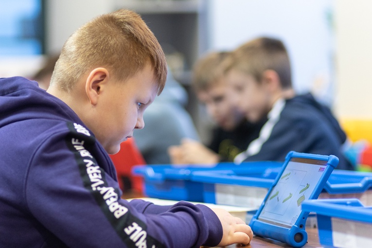 Ministranci budowali roboty